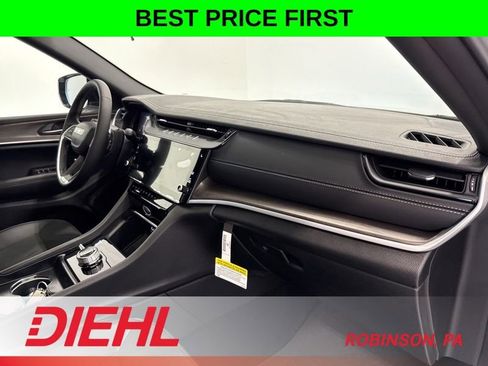 New 2026 Jeep Grand Cherokee Altitude AWD/4WD image 16