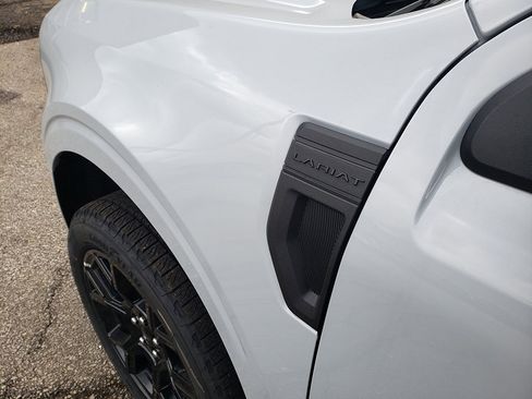 New 2025 Ford Maverick Lariat w/ Black Appearance Package image 9