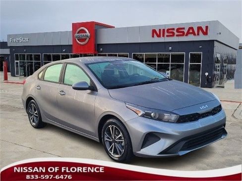 Used 2023 Kia Forte LXS image 1