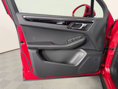 Certified 2026 Porsche Macan AWD/4WD image 16
