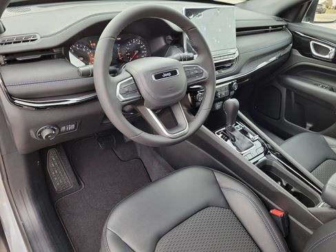 New 2026 Jeep Compass Latitude image 17