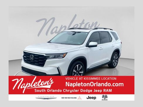 Used 2025 Honda Pilot Touring image 1