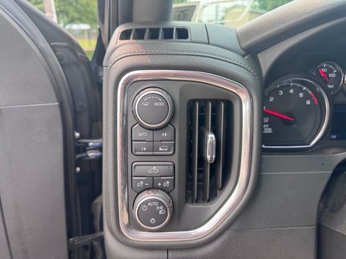 Used 2021 Chevrolet Silverado 1500 LT AWD/4WD image 15