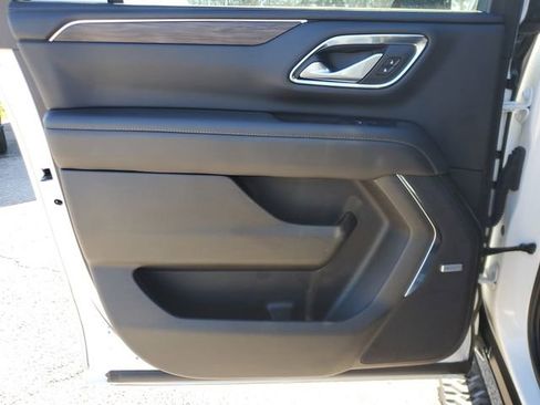 Used 2022 Chevrolet Suburban Z71 w/ Luxury Package image 15