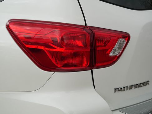 Used 2017 Nissan Pathfinder SL w/ Trailer Tow Package AWD/4WD image 17