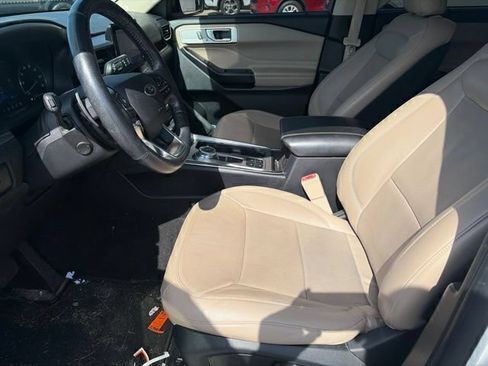 Used 2020 Ford Explorer Limited RWD image 7