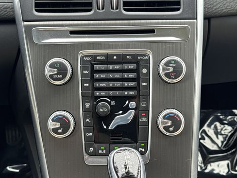 Used 2016 Volvo XC60 T6 w/ Proximity Package image 10