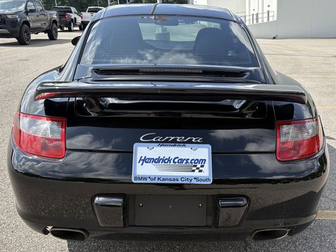 Used 2005 Porsche 911 Carrera RWD image 9