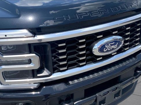 Used 2025 Ford F450 Platinum w/ FX4 Off-Road Package AWD/4WD image 29