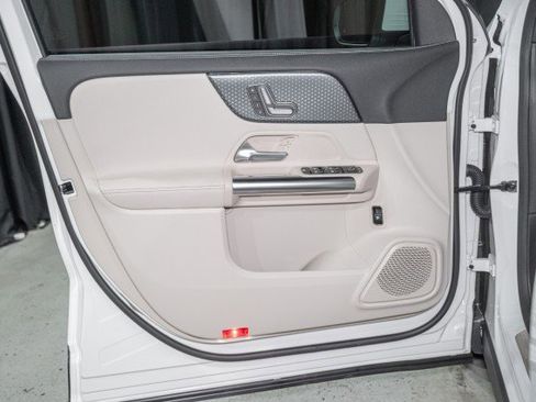 New 2025 Mercedes-Benz GLA 250 4MATIC image 9