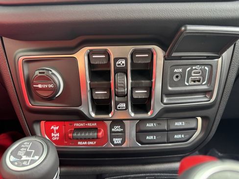 New 2025 Jeep Wrangler Unlimited Rubicon 392 image 31