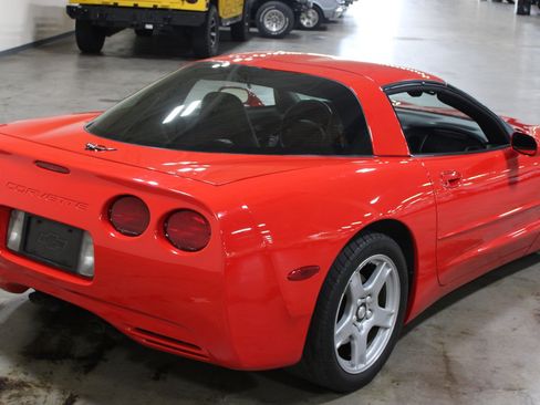 Used 1998 Chevrolet Corvette Coupe w/ Roof Pkg RWD image 34