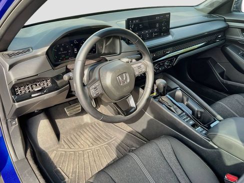 Used 2025 Honda Accord Sport image 9