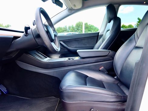 Used 2021 Tesla Model Y Long Range AWD/4WD image 11