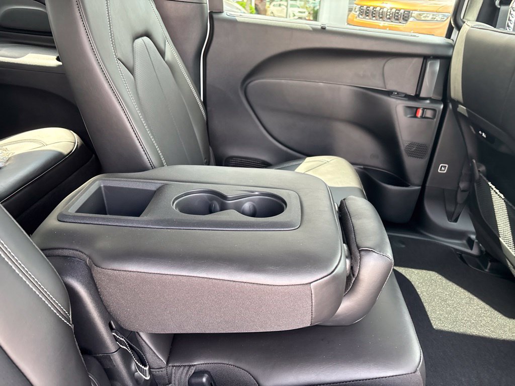 New 2027 Chrysler Pacifica Select FWD image 22