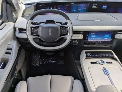 New 2026 Lincoln Navigator L Reserve AWD/4WD image 15
