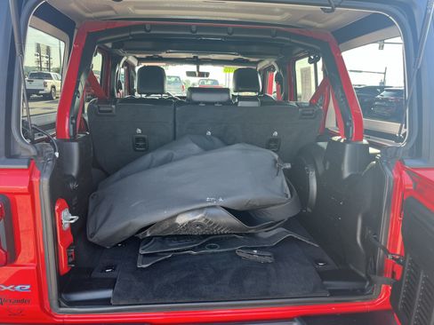 Used 2023 Jeep Wrangler Unlimited Rubicon 4xe AWD/4WD image 7