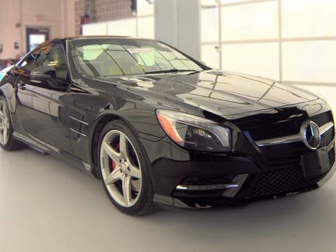 Used 2013 Mercedes-Benz SL 550 w/ Premium Pkg image 2
