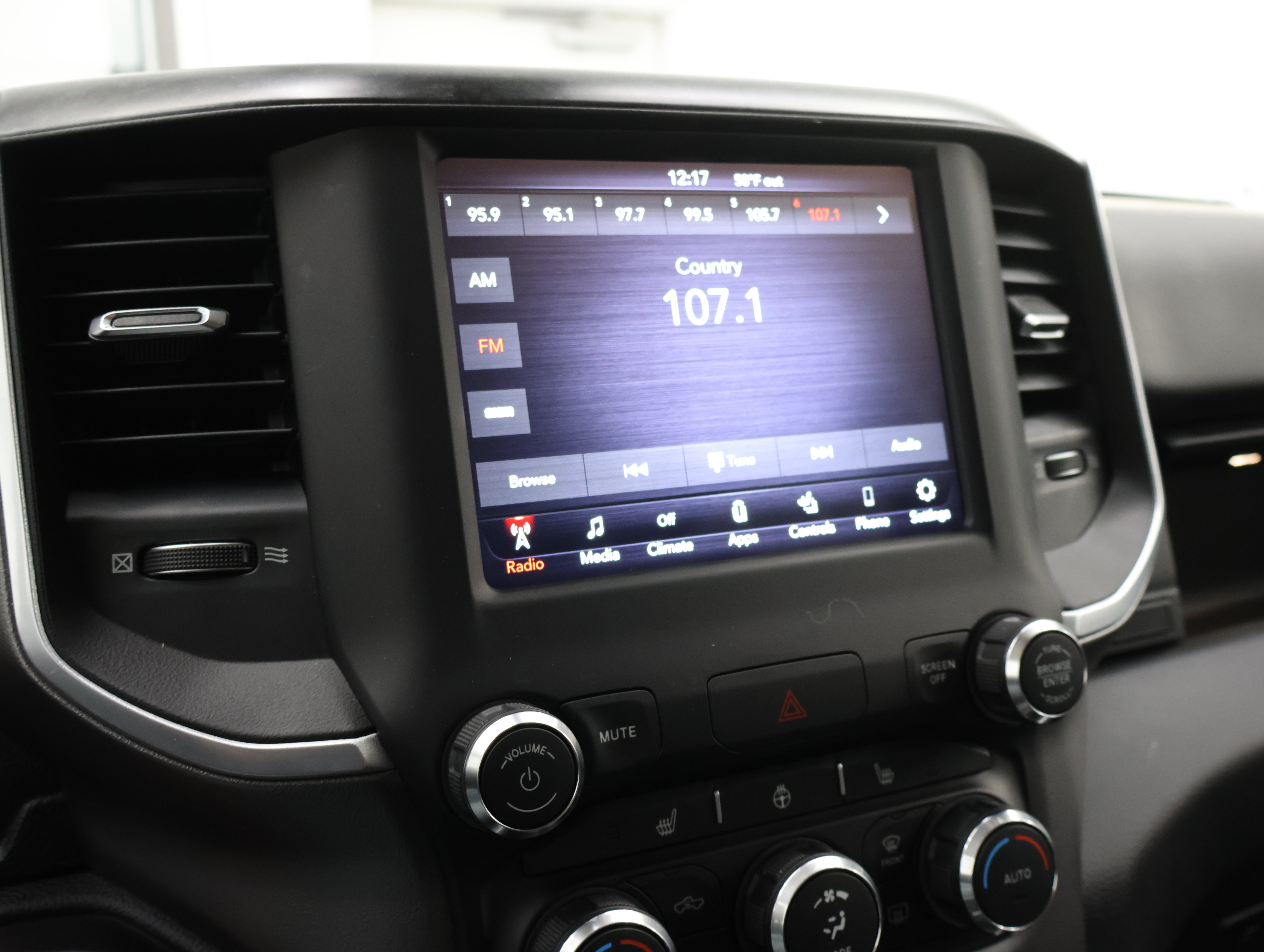 Used 2020 RAM 1500 Big Horn AWD/4WD image 11