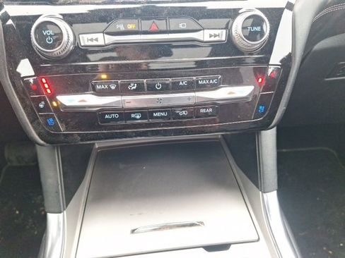 Used 2022 Ford Explorer Platinum w/ Equipment Group 601A image 21