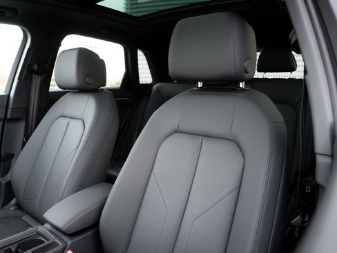 Certified 2025 Audi Q3 2.0T Premium w/ Convenience Package image 23