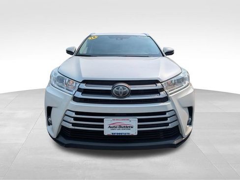 Used 2018 Toyota Highlander XLE AWD/4WD image 4