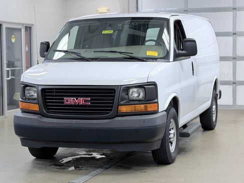 Used 2017 GMC Savana 2500 RWD image 3