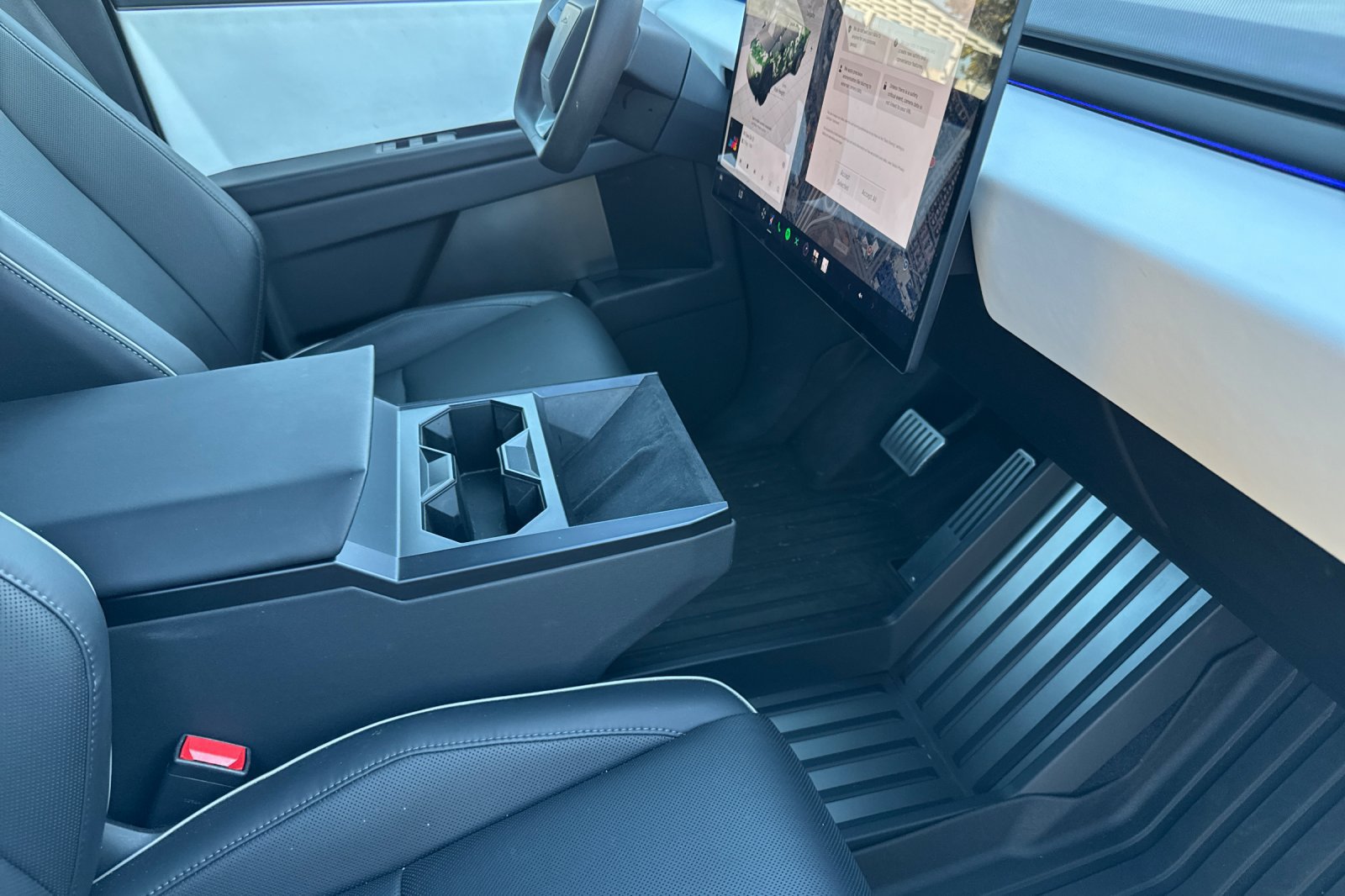 Used 2024 Tesla Cybertruck AWD Crew Cab image 15