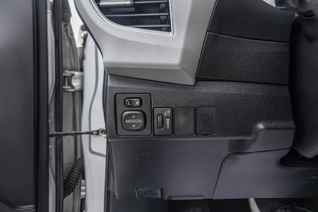 Used 2015 Toyota Corolla LE FWD image 26