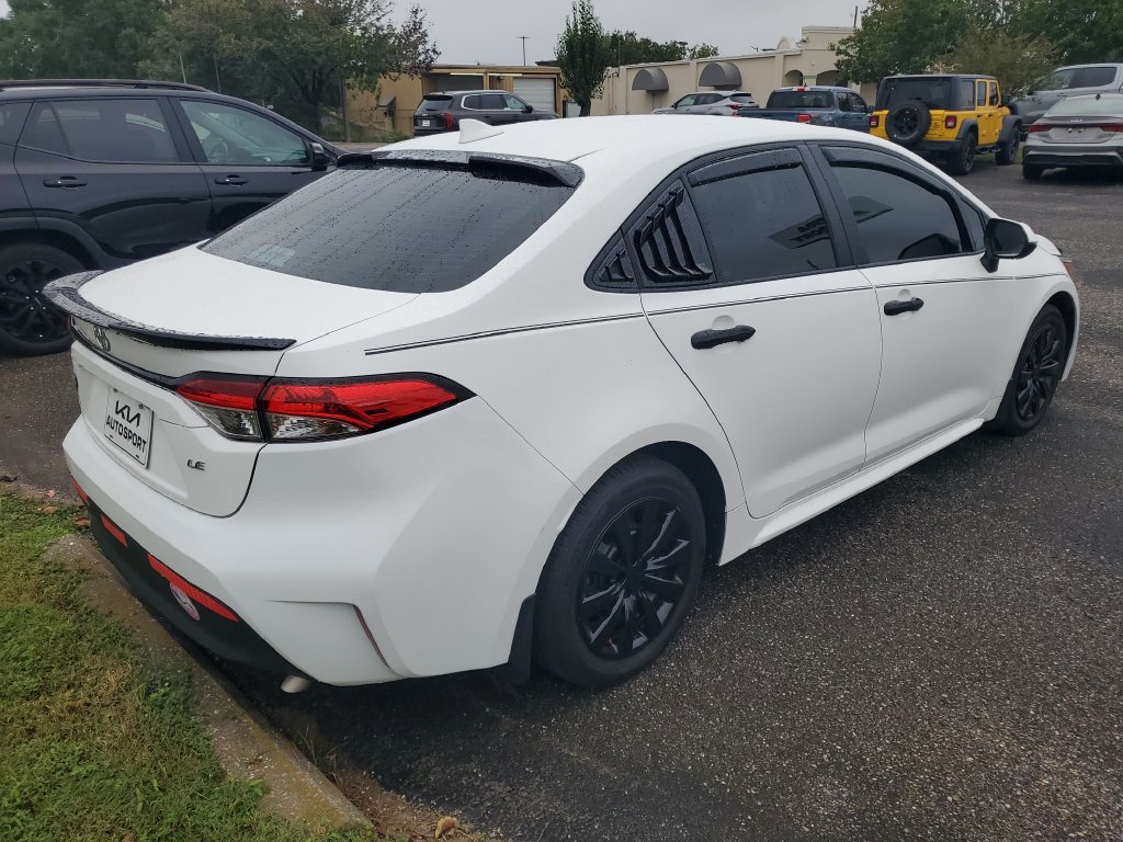 Used 2025 Toyota Corolla LE FWD image 4