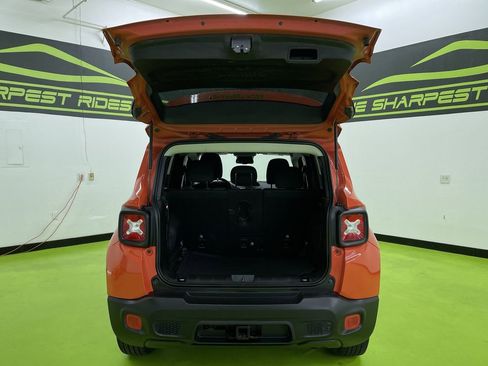 Used 2018 Jeep Renegade Latitude w/ Cold Weather Group image 9