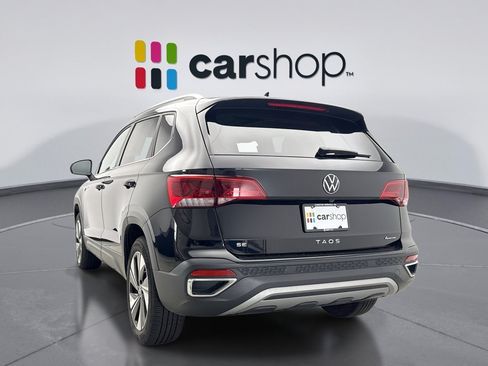 Used 2024 Volkswagen Taos SE w/ Panoramic Sunroof Package AWD/4WD image 3