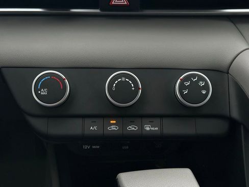 Used 2024 Hyundai Elantra SE image 31