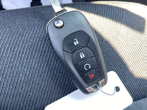 Used 2025 Chevrolet Trax RS w/ Driver Confidence Package FWD image 24