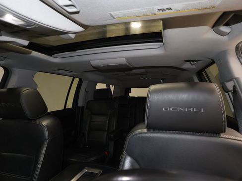 Used 2019 GMC Yukon XL Denali w/ Denali Ultimate Package image 11