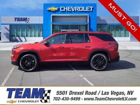 Used 2025 Chevrolet Traverse LT w/ Enhanced Driving Package FWD image 1