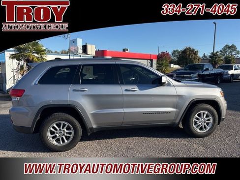 Used 2018 Jeep Grand Cherokee Laredo image 4