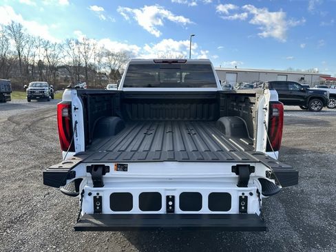 Used 2024 GMC Sierra 2500 Denali image 7