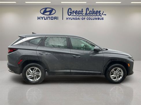 Certified 2025 Hyundai Tucson SE image 6