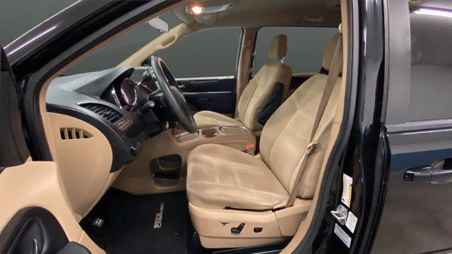 Used 2016 Dodge Grand Caravan SXT FWD image 9