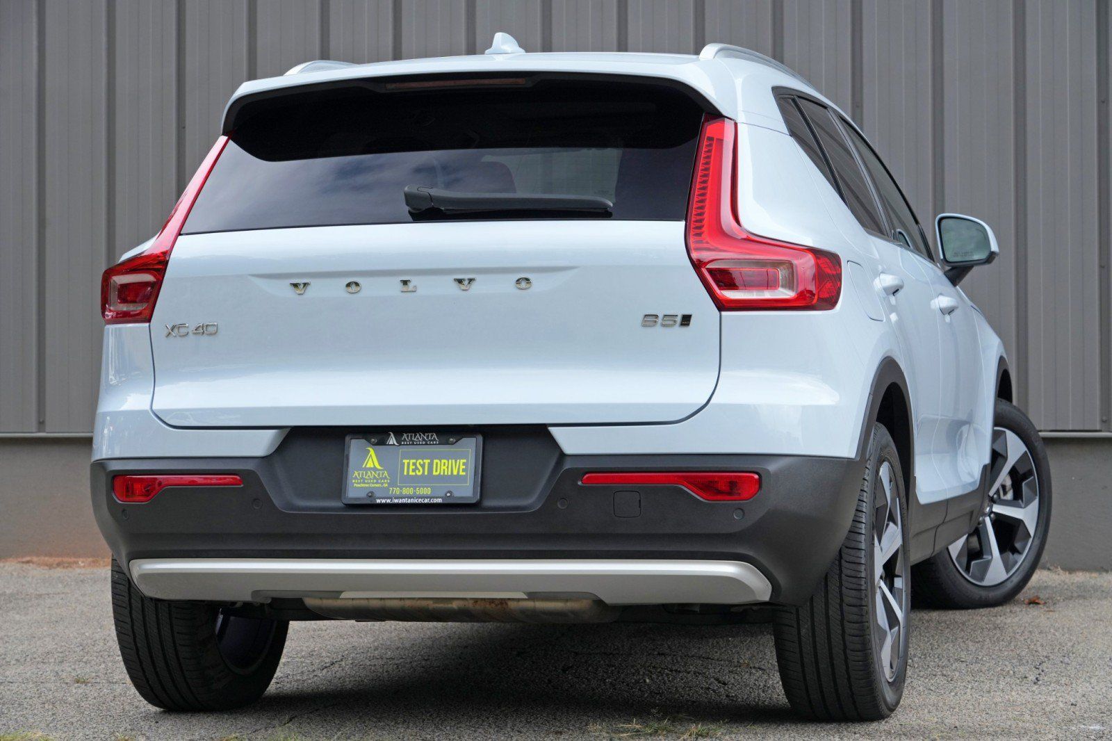 Used 2025 Volvo XC40 B5 Core w/ Climate Package AWD/4WD image 3