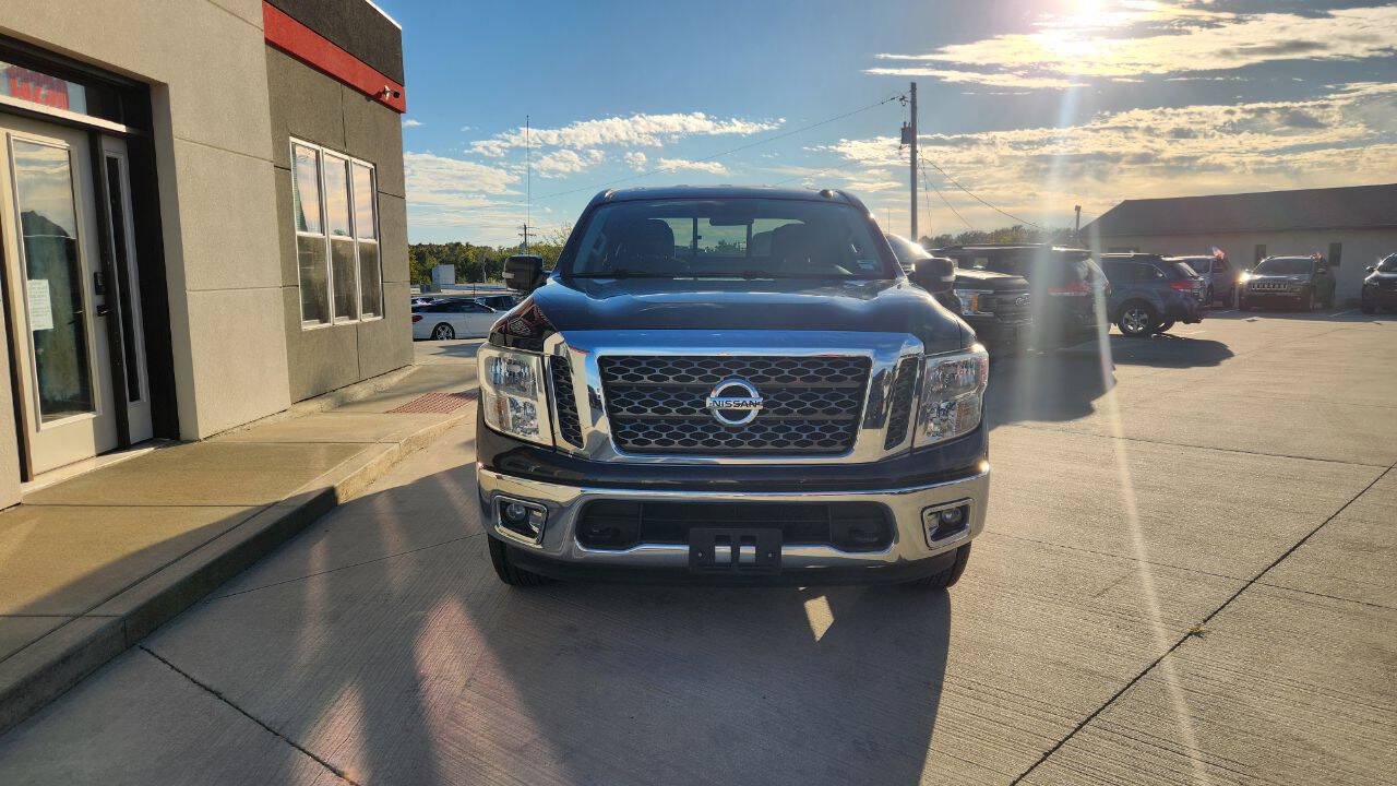 Used 2018 Nissan Titan SV AWD/4WD image 9