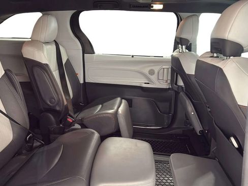 Used 2024 Toyota Sienna XSE AWD/4WD image 21