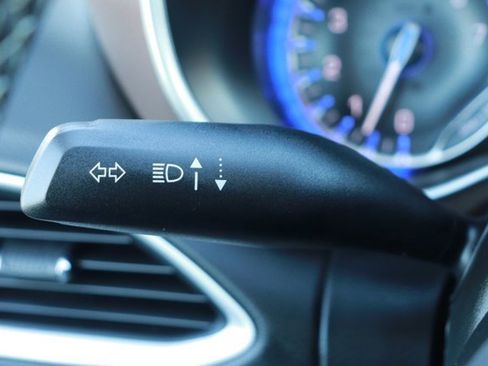 Used 2024 Chrysler Voyager LX image 20