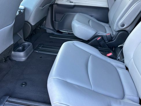 Used 2022 Toyota Sienna XLE image 15