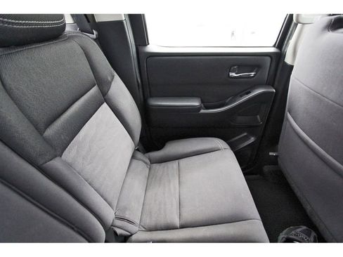 Used 2022 Nissan Frontier SV image 11