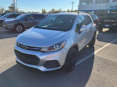 Used 2022 Chevrolet Trax LT w/ Sport Edition image 3