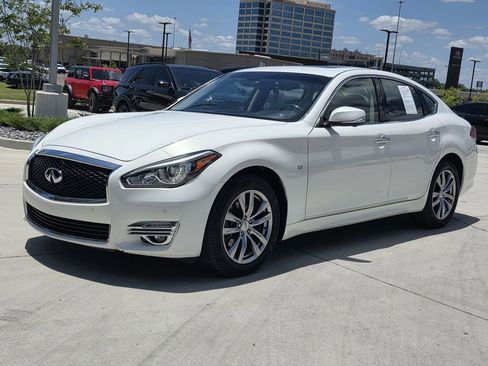 Used 2015 INFINITI Q70 3.7 RWD image 1