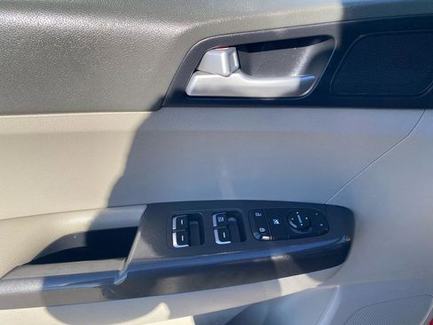 Used 2019 Kia Sportage LX image 17