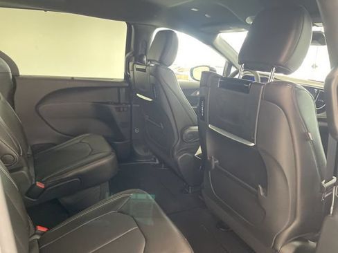 New 2026 Chrysler Pacifica Select AWD/4WD image 26